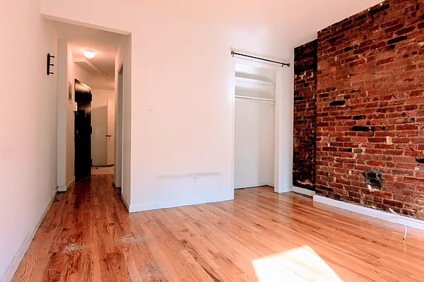 Rented by HOLTON REAL ESTATE INC. | media 10