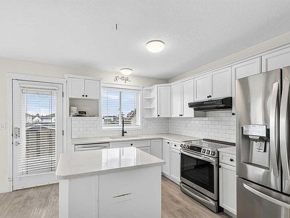 2nd image of 213 W Pinnacle Dr