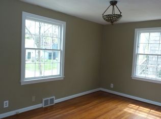8658 Sleepy Hollow Rd, Kansas City, MO 64114