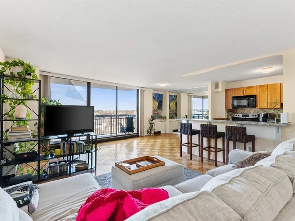 60 Longwood Ave APT 902, Brookline, MA 02446