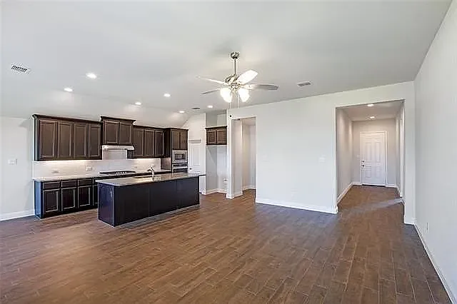 3 bed, 1843 sqft, $2,875 — Photo 4