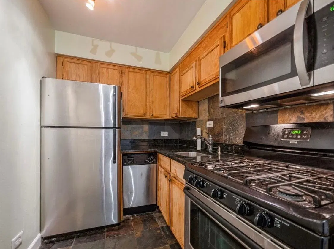 1 bed, 700 sqft, $1,900 — Photo 4