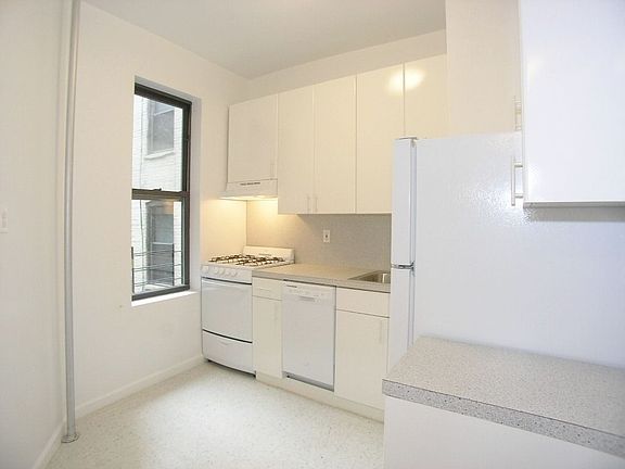 3rd image of 315 8th Ave APT 10