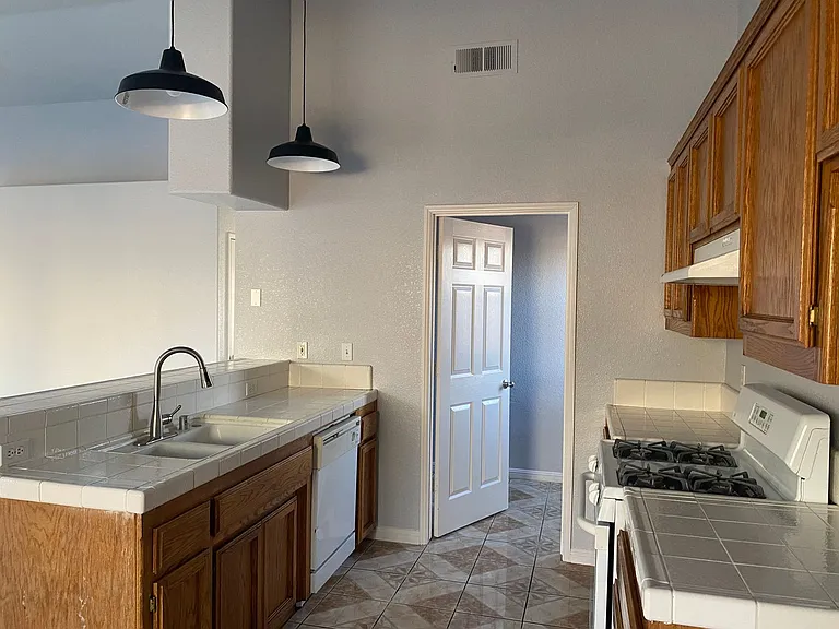 740 Rhine Ct — Photo 13