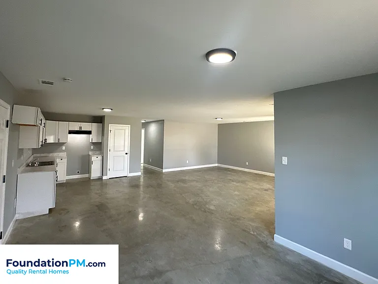 555 Monteagle Dr — Photo 5
