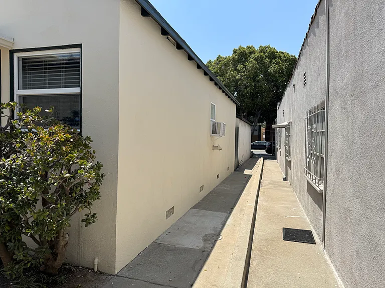 9173 1/2 E Las Tunas Dr — Photo 9