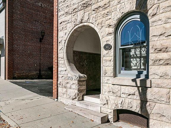 2nd image of 209 W Church Ave APT 202