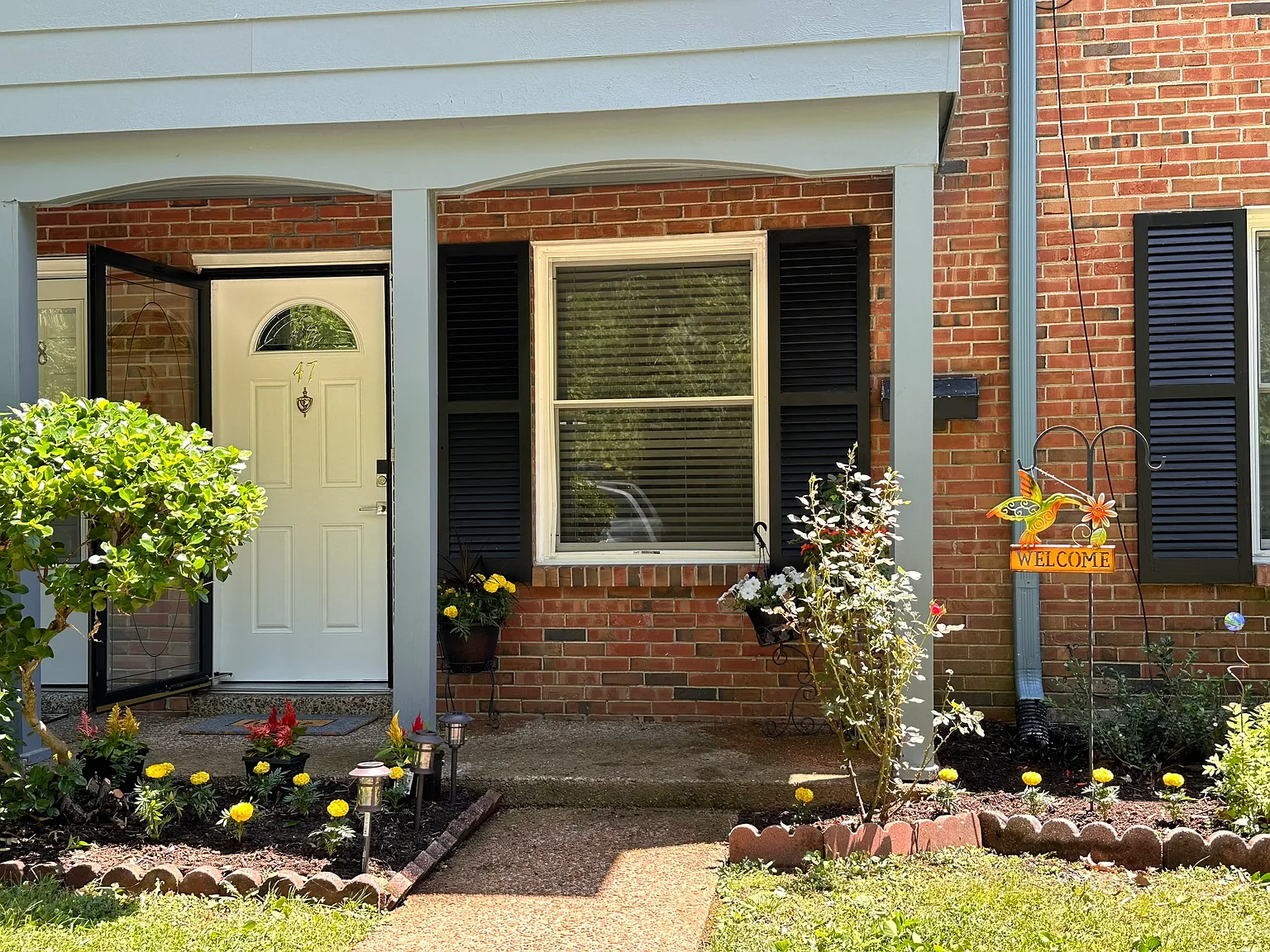 3 bed, 1382 sqft, $2,400 — Photo 2
