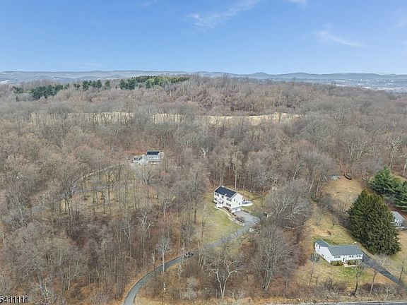 5th image of 434 Charlestown Rd