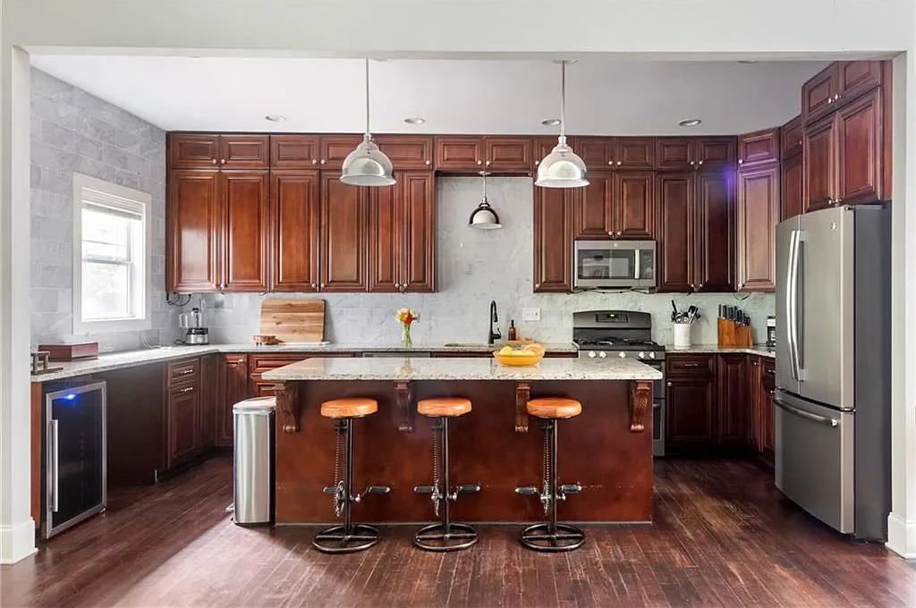 3 bed, 2.5 bath, 2750 sqft, $6,500 — Photo 3