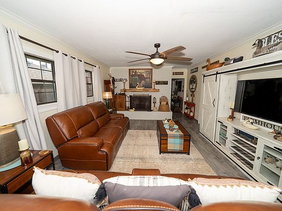 3rd image of 455 5th St