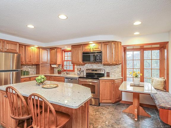 5th image of 9 Blueberry Ln
