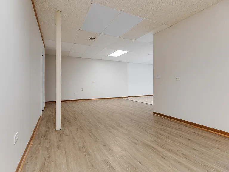 1791 Barnhill Dr — Photo 17