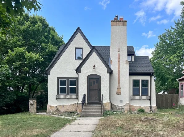 3807 Hubbard Ave N, Robbinsdale, MN 55422