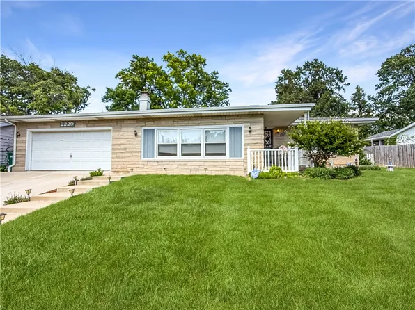 2220 W Ravina Park Rd, Decatur, IL 62526