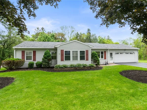 141 W Pearl St, Newark, NY 14513