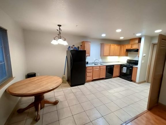 3rd image of 819 H St APT 14
