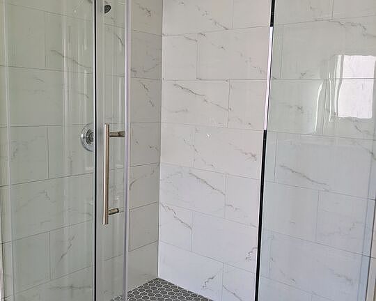 4th image of 1409 N Hobart Blvd #1