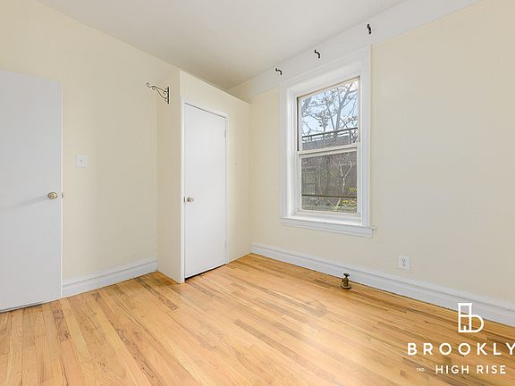 5th image of 1625 Park Pl #25