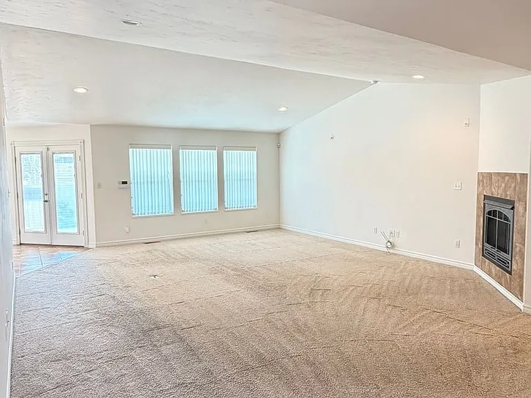 646 Cortney Way — Photo 4