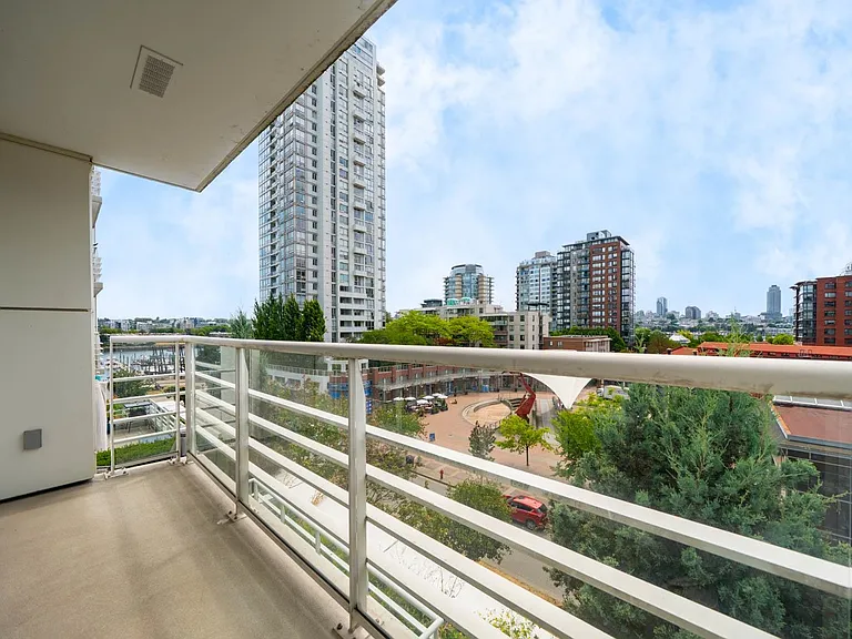 189 Davie St #608 — Photo 13