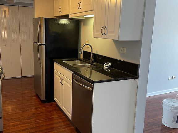 4th image of 505 Redondo Dr APT 204