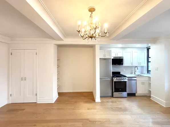 333 East 53rd Street image 1 of 16