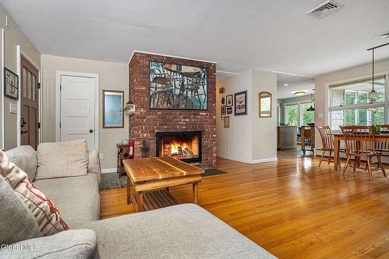 3rd image of 141 Orchard Street