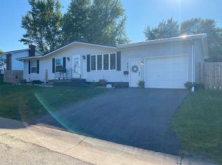967 Parkview Dr, Holy Cross, IA 52053