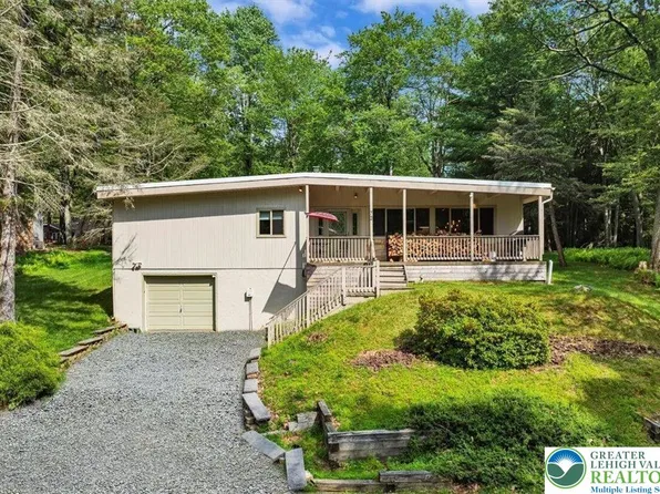72 Forest Dr, Lake Harmony, PA 18624