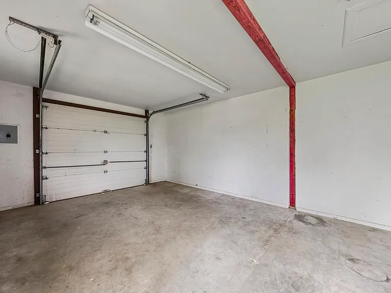 436 Topeka Dr — Photo 21