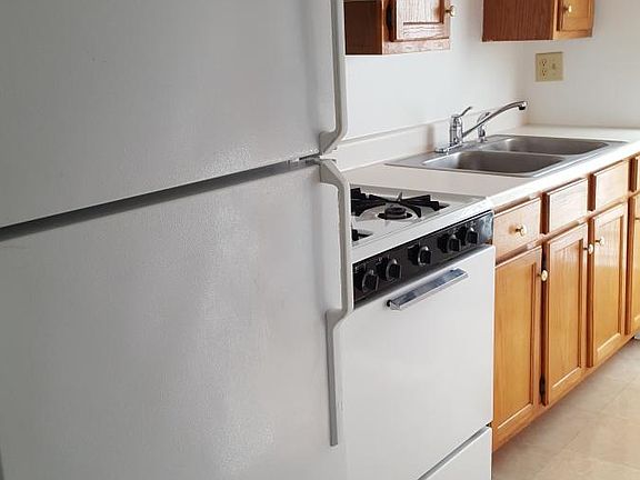 4th image of 1229 Fairwood Ct APT C