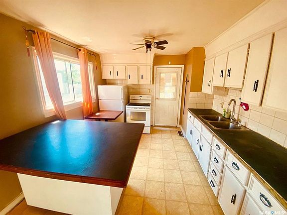 2nd image of 626 Mctavish STREET