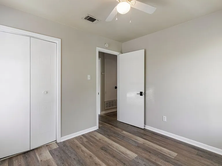1911 Orman St — Photo 11