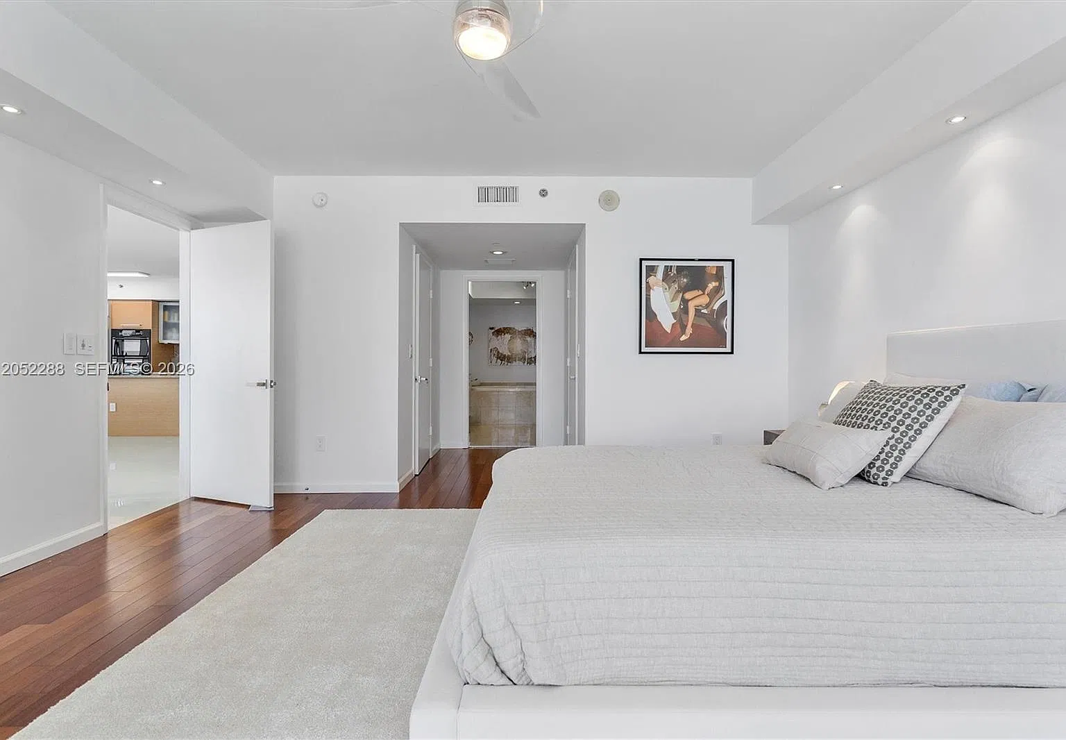 3 bed, 2065 sqft, $9,500 — Photo 3