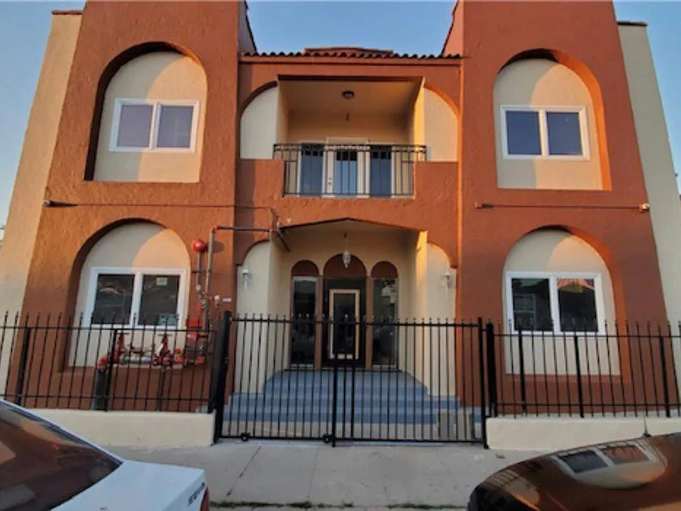 329 W Magnolia St #6