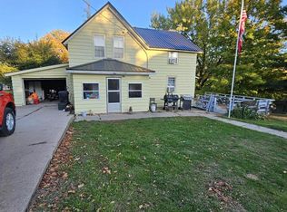 122 N Aarlocker St, Mount Hope, WI 53816