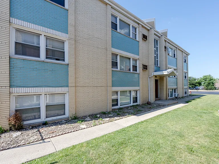 1921 S Harlem Ave #2E — Photo 2