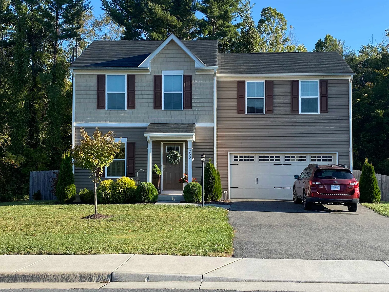 253 Claybrook Dr photo 1