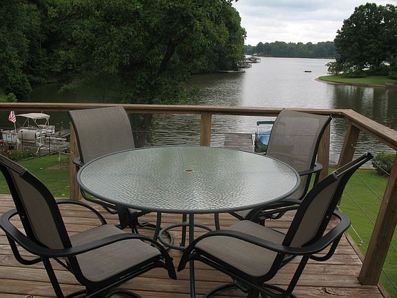 4th image of 2227 N Lakeshore Dr