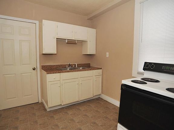 4th image of 502 N Tacoma Ave