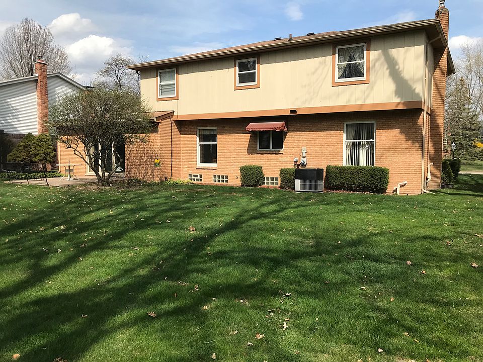 2nd image of 3071 Newport Ct