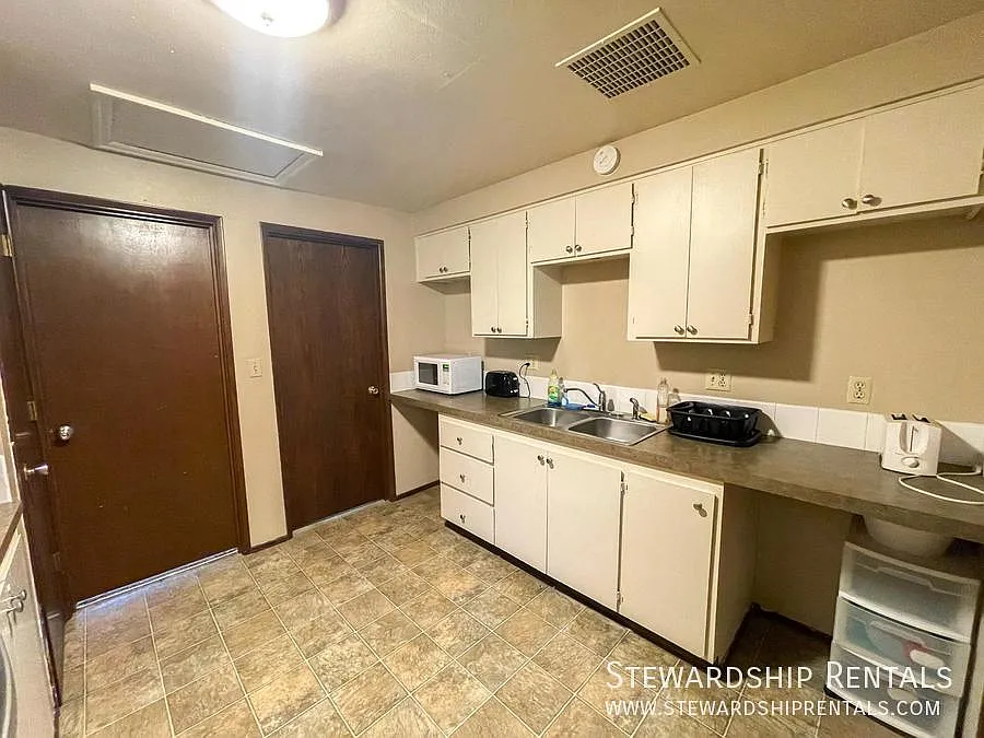 Cute efficiency studio close to campus! — Photo 3