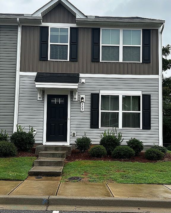 1st image of 535 Hampton Townes Dr