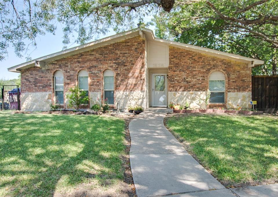 1st image of 1826 W Sandra Ln