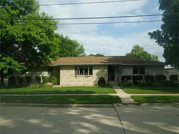 201 W Acers St, Manchester, IA 52057