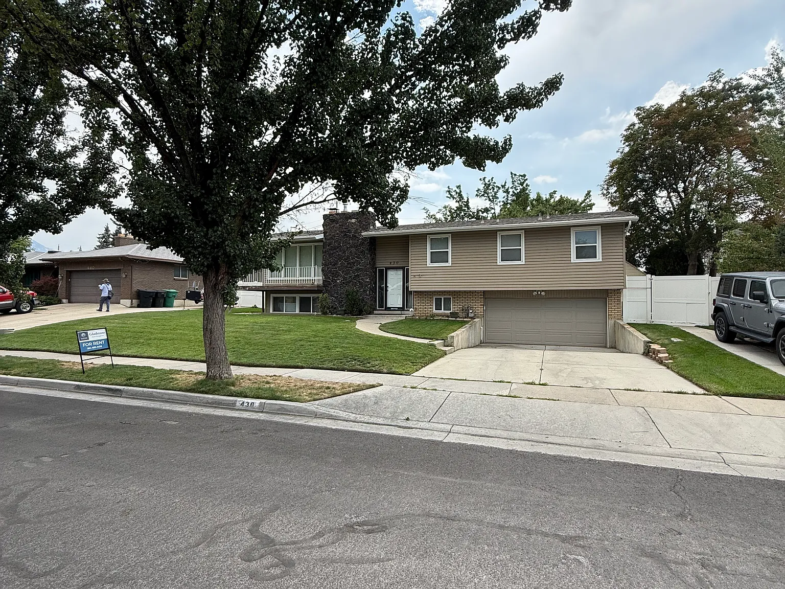 5 bed, 2200 sqft, $3,100 — Photo 4