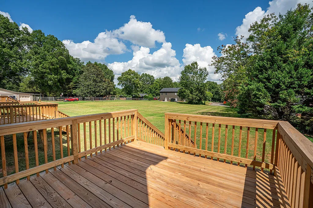 3 bed, 2.5 bath, 1400 sqft, $1,795 — Photo 4