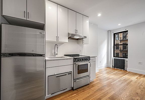 2nd image of 341 E 9th St APT 7