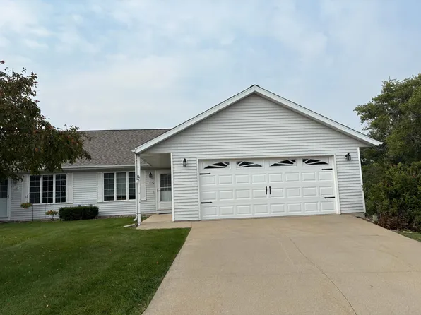 165 Orchard Manor Dr SE, Plainview, MN 55964